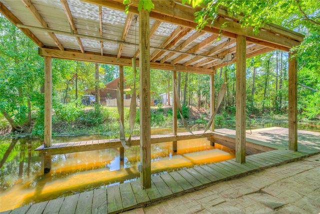 445 Knollwood Creek, Onalaska, TX 77360