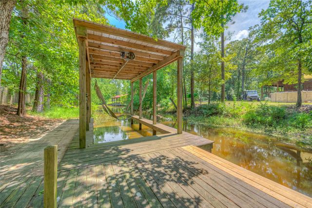 445 Knollwood Creek, Onalaska, TX 77360