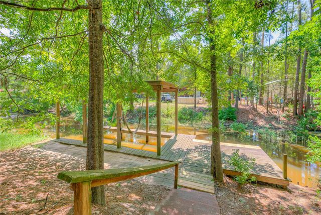 445 Knollwood Creek, Onalaska, TX 77360