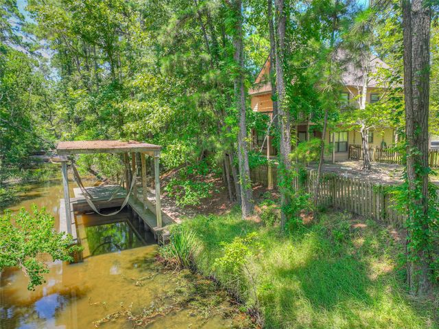 445 Knollwood Creek, Onalaska, TX 77360