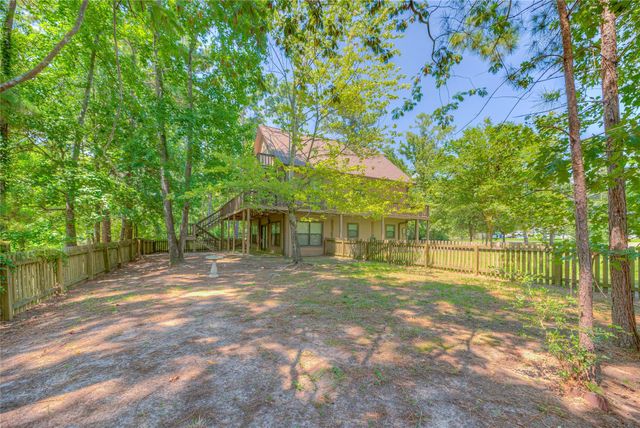 445 Knollwood Creek, Onalaska, TX 77360