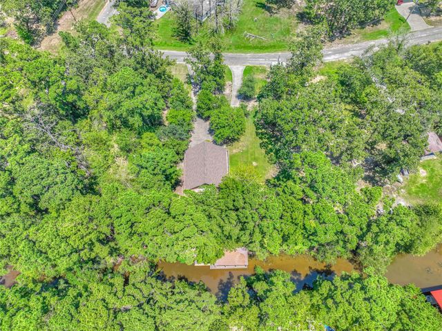 445 Knollwood Creek, Onalaska, TX 77360