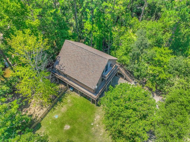 445 Knollwood Creek, Onalaska, TX 77360