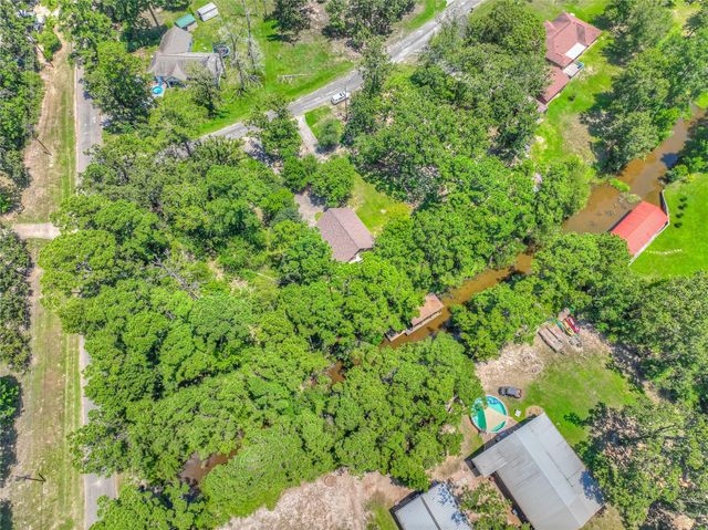 445 Knollwood Creek, Onalaska, TX 77360