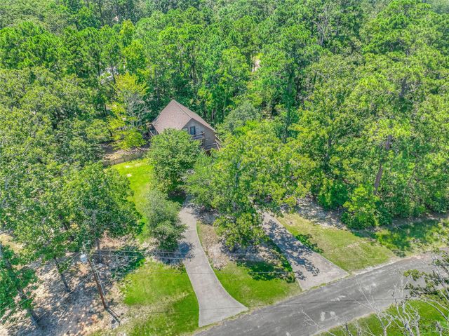 445 Knollwood Creek, Onalaska, TX 77360