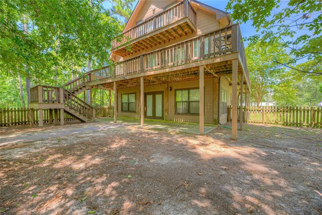 445 Knollwood Creek, Onalaska, TX 77360
