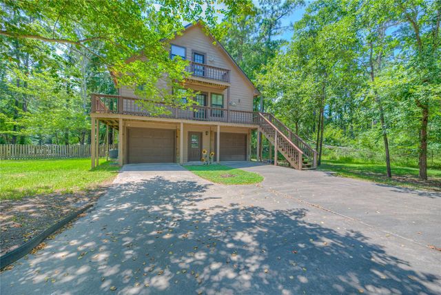 445 Knollwood Creek, Onalaska, TX 77360