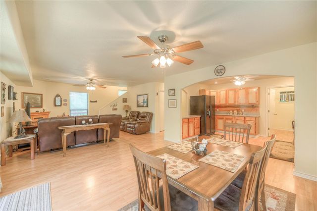 445 Knollwood Creek, Onalaska, TX 77360