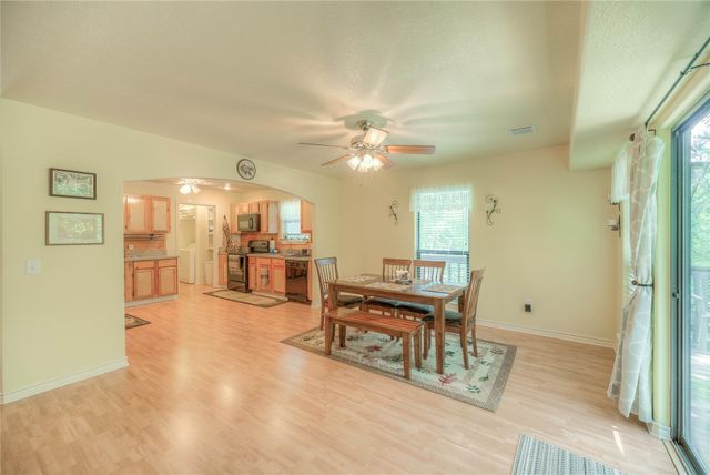445 Knollwood Creek, Onalaska, TX 77360