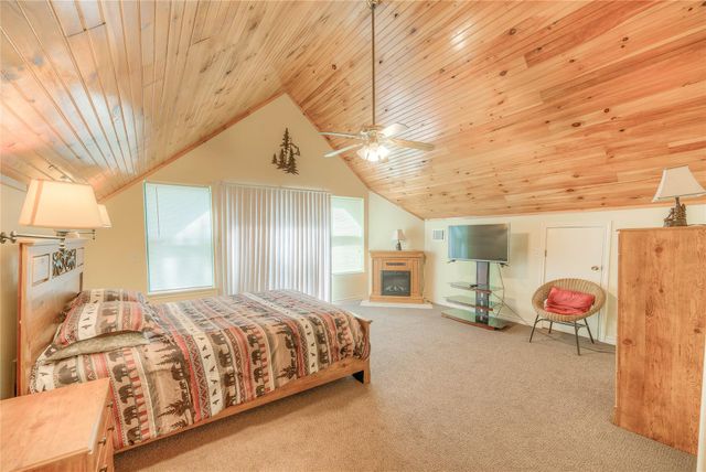 445 Knollwood Creek, Onalaska, TX 77360
