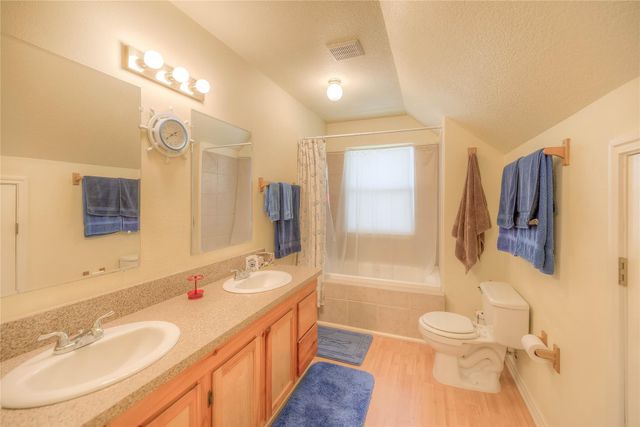 445 Knollwood Creek, Onalaska, TX 77360