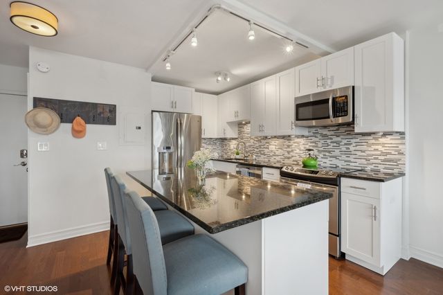2930 N Sheridan Road 1609, Chicago, IL 60657