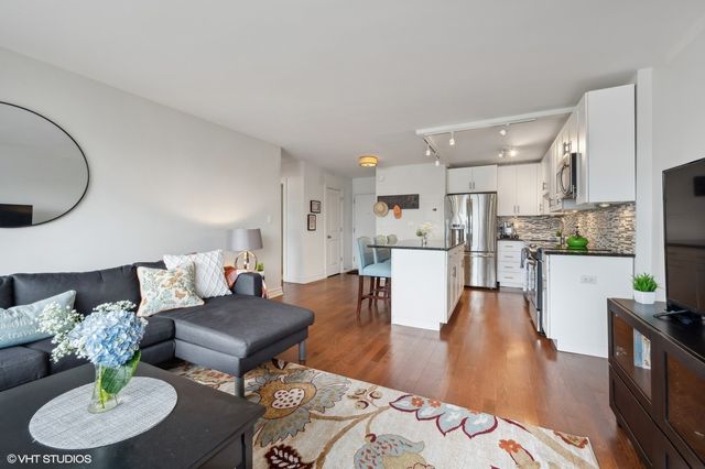2930 N Sheridan Road 1609, Chicago, IL 60657