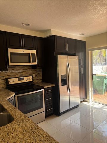 9905 NW 66th St D21, Tamarac, FL 33321