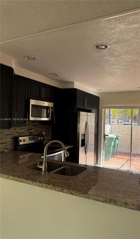 9905 NW 66th St D21, Tamarac, FL 33321