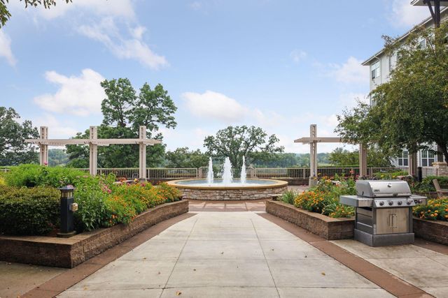 1900 Rush Lake Trail 416, New Brighton, MN 55112