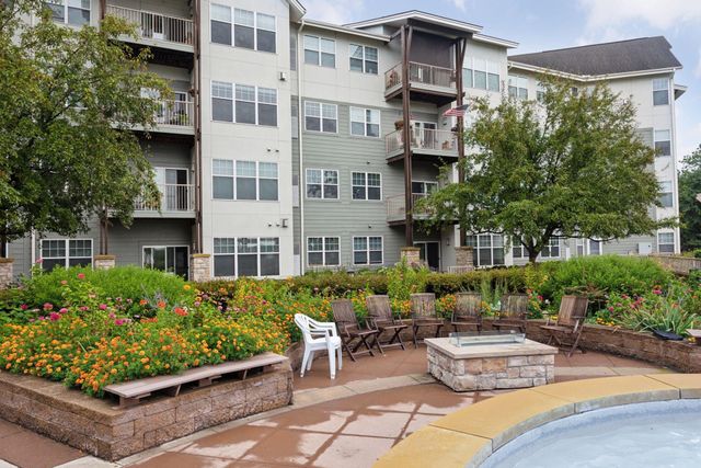 1900 Rush Lake Trail 416, New Brighton, MN 55112