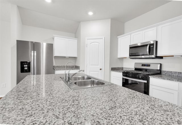 238 Sickle LOOP, Uhland, TX 78640