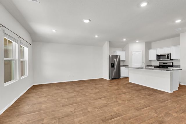 238 Sickle LOOP, Uhland, TX 78640