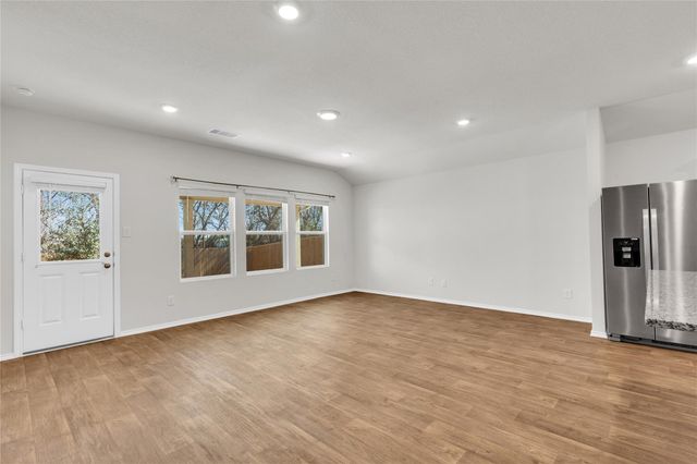 238 Sickle LOOP, Uhland, TX 78640