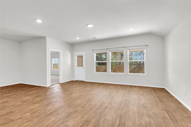 238 Sickle LOOP, Uhland, TX 78640