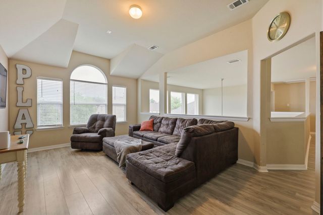 933 Ginger Trail, Desoto, TX 75115