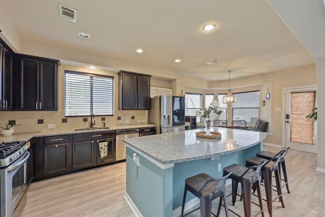 933 Ginger Trail, Desoto, TX 75115