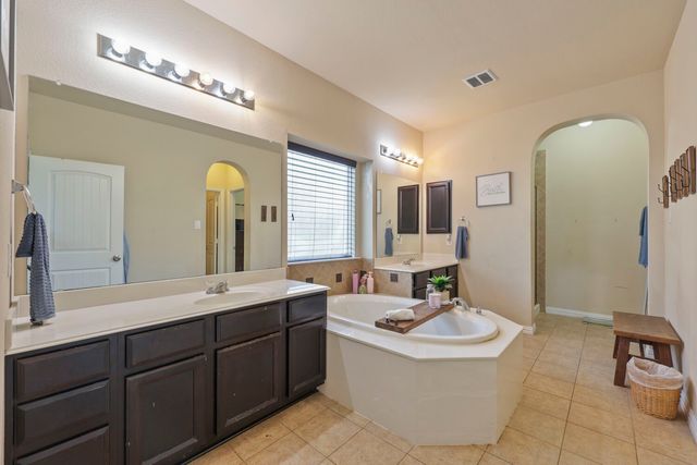 933 Ginger Trail, Desoto, TX 75115