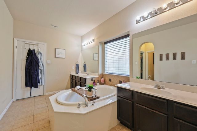 933 Ginger Trail, Desoto, TX 75115