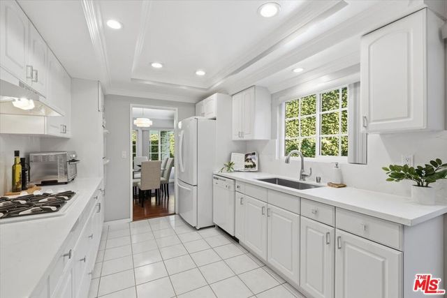 3010 Stoner Avenue, Los Angeles, CA 90066