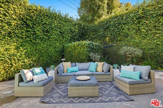 3010 Stoner Avenue, Los Angeles, CA 90066