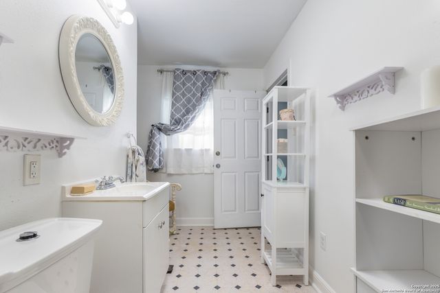 126 Benita St, San Antonio, TX 78210