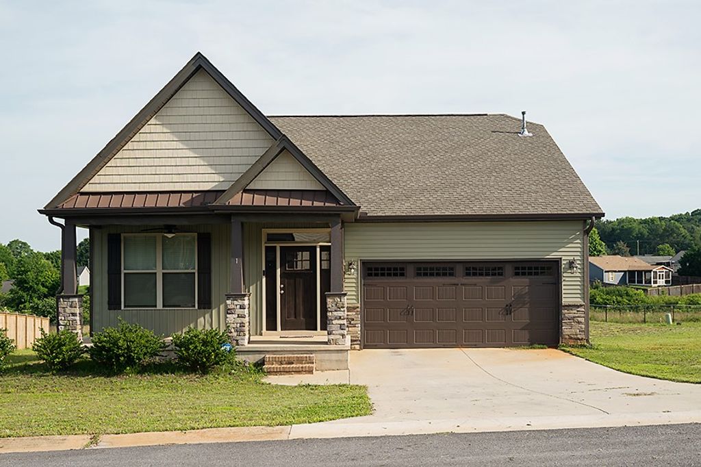 1 Skinner Court, Piedmont, SC 29673