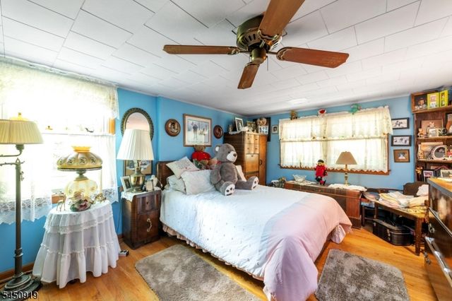 18 Seton Ln, Clifton City, NJ 07013