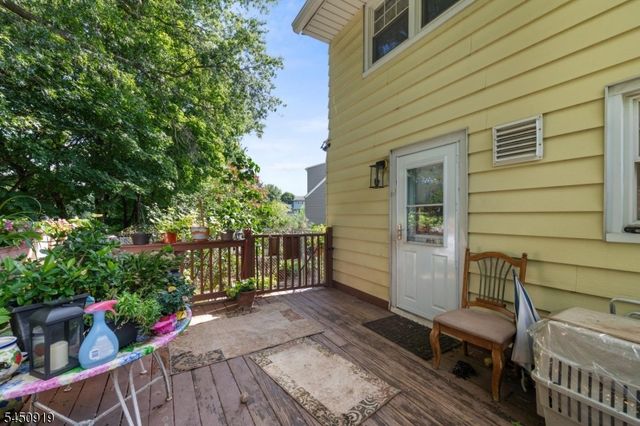 18 Seton Ln, Clifton City, NJ 07013