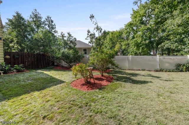 18 Seton Ln, Clifton City, NJ 07013