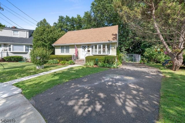 18 Seton Ln, Clifton City, NJ 07013