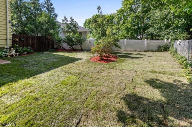 18 Seton Ln, Clifton City, NJ 07013