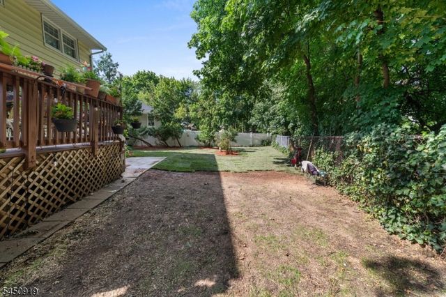18 Seton Ln, Clifton City, NJ 07013