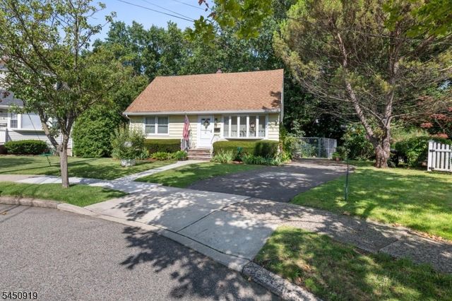 18 Seton Ln, Clifton City, NJ 07013