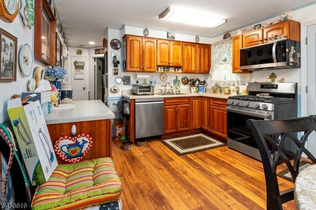 18 Seton Ln, Clifton City, NJ 07013