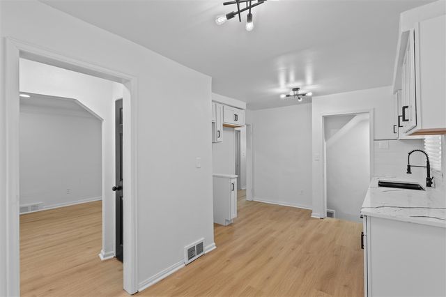 18031 Mendota Street, Detroit, MI 48221