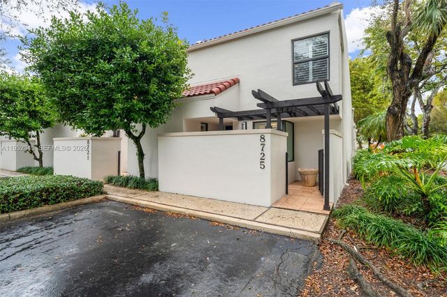 8725 SW 81st Ct, Miami, FL 33143