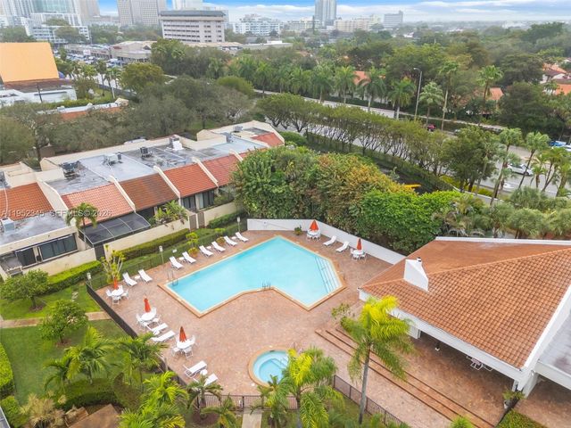 8725 SW 81st Ct, Miami, FL 33143