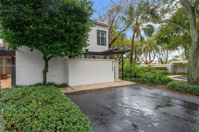 8725 SW 81st Ct, Miami, FL 33143