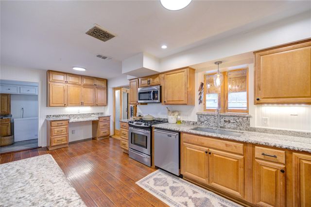 2282 Woodland Springs Street, Houston, TX 77077