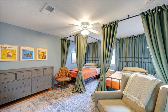 2282 Woodland Springs Street, Houston, TX 77077