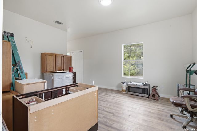 1021 CENTER ST, San Antonio, TX 78202