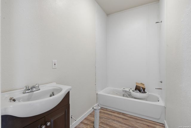1021 CENTER ST, San Antonio, TX 78202