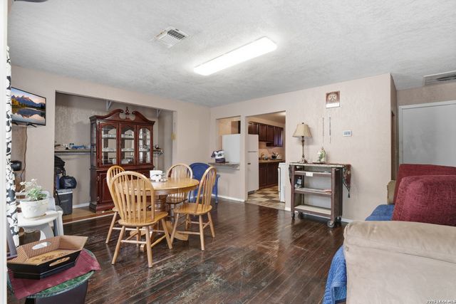1021 CENTER ST, San Antonio, TX 78202